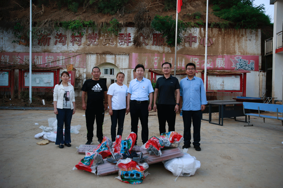 9月29日新沟捐赠铁锹3.png 9月29日新沟捐赠铁锹3.png