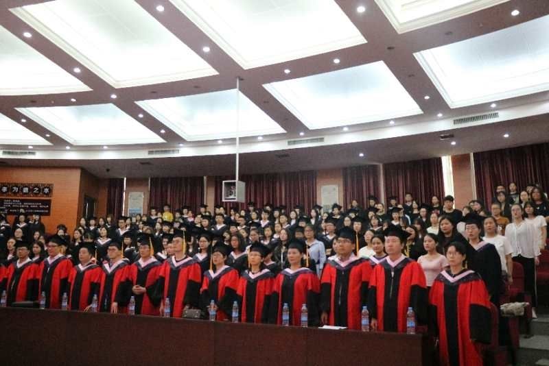 毕业1.jpg 毕业1.jpg