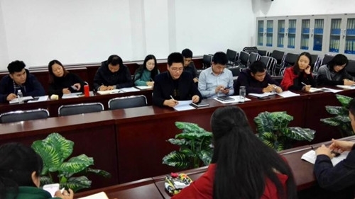 890688144.jpg 890688144.jpg