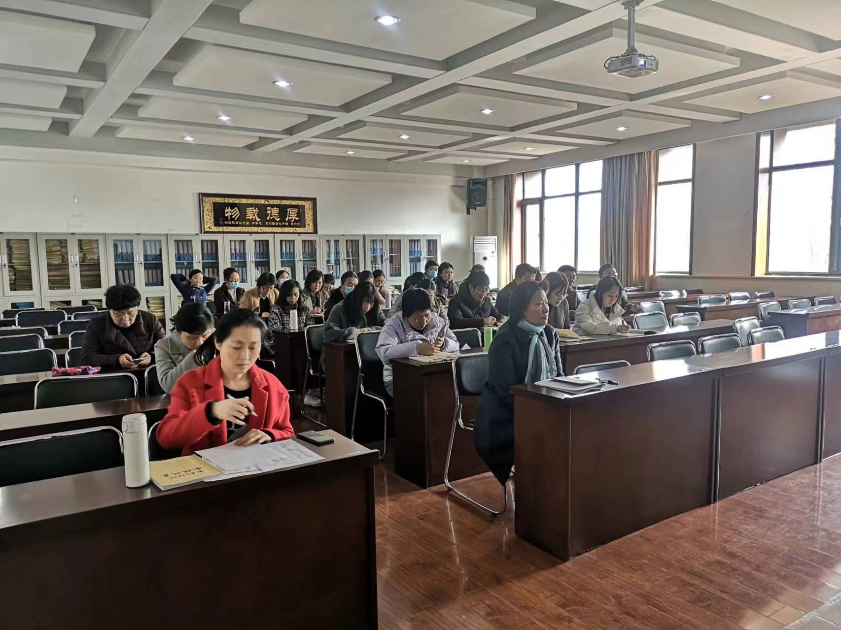 教师会_20240318093918.jpg 教师会_20240318093918.jpg